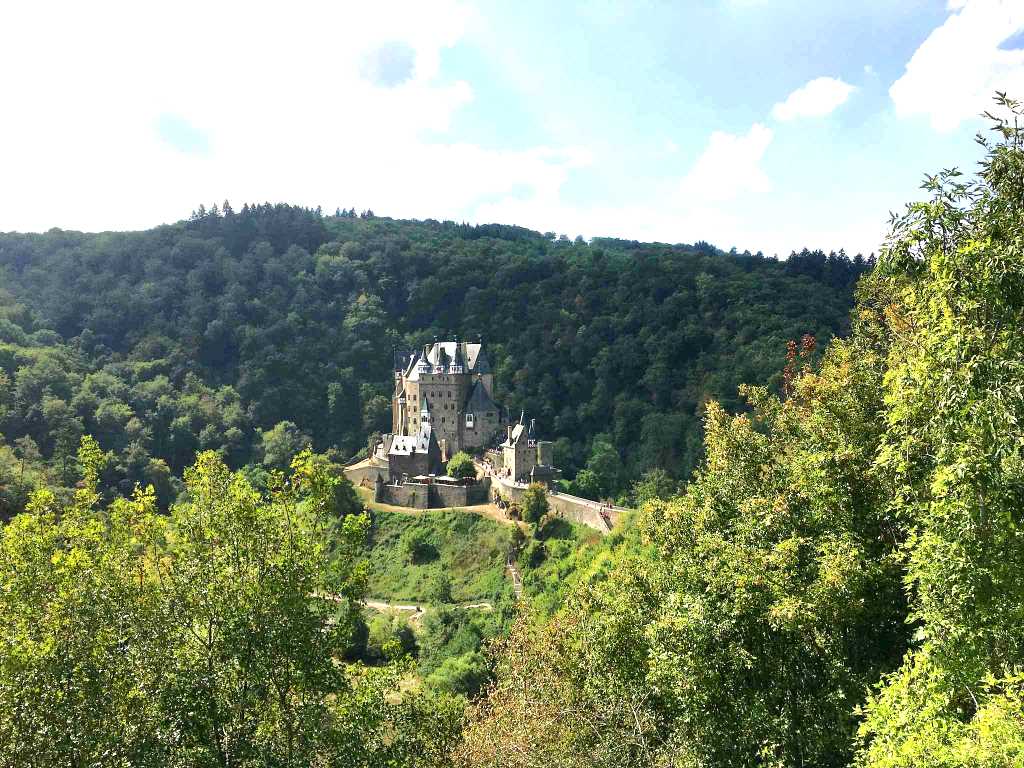 Burg Eltz - Urlaub an der Mosel in Ferienhaus Bremm, Am Storchenhaus 10, 56814 Bremm